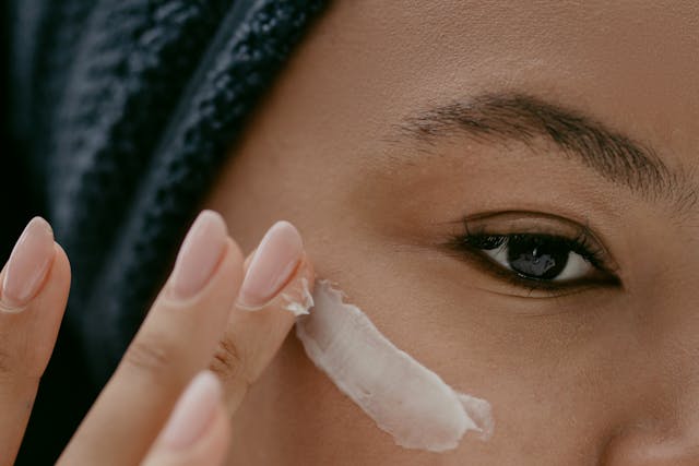 Why the Eyes Age First  —  And What 30-Second Rituals Actually Help