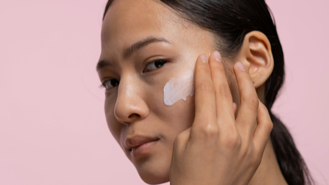 The Real Effects of Retinol on Anti-Aging and Hydration – Backed by Science